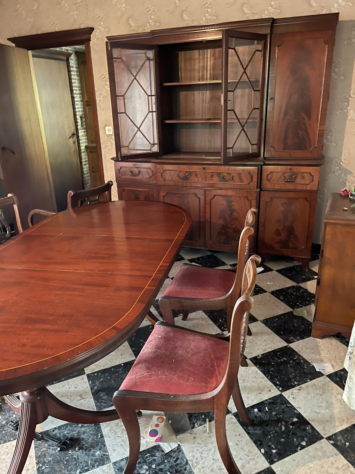 Eetkamer antiek engelse stijl, Ophalen
