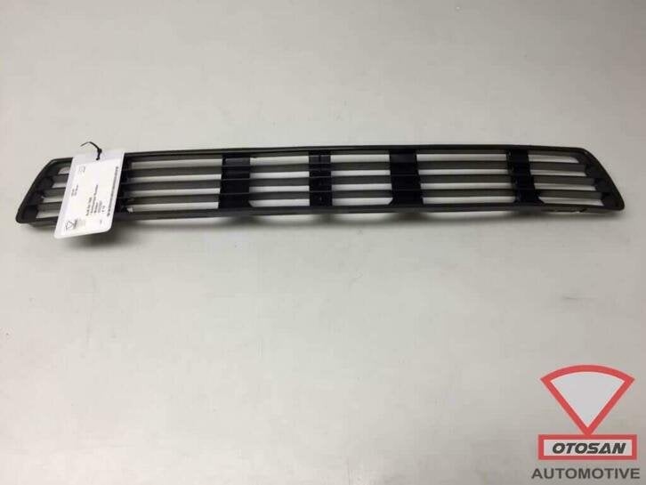audi a4 1997 grille de pare chocs avant au milieu nouveau !, Neuf, Pare-chocs, AUDI AG, Auto-Union-Strasse 1
85045  Ingolstadt, DE