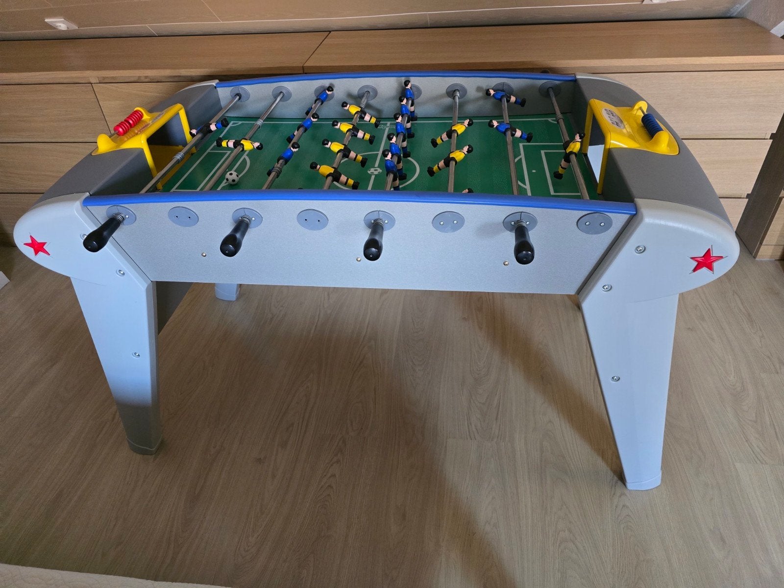 Voetbaltafels voor kinderen, Ophalen