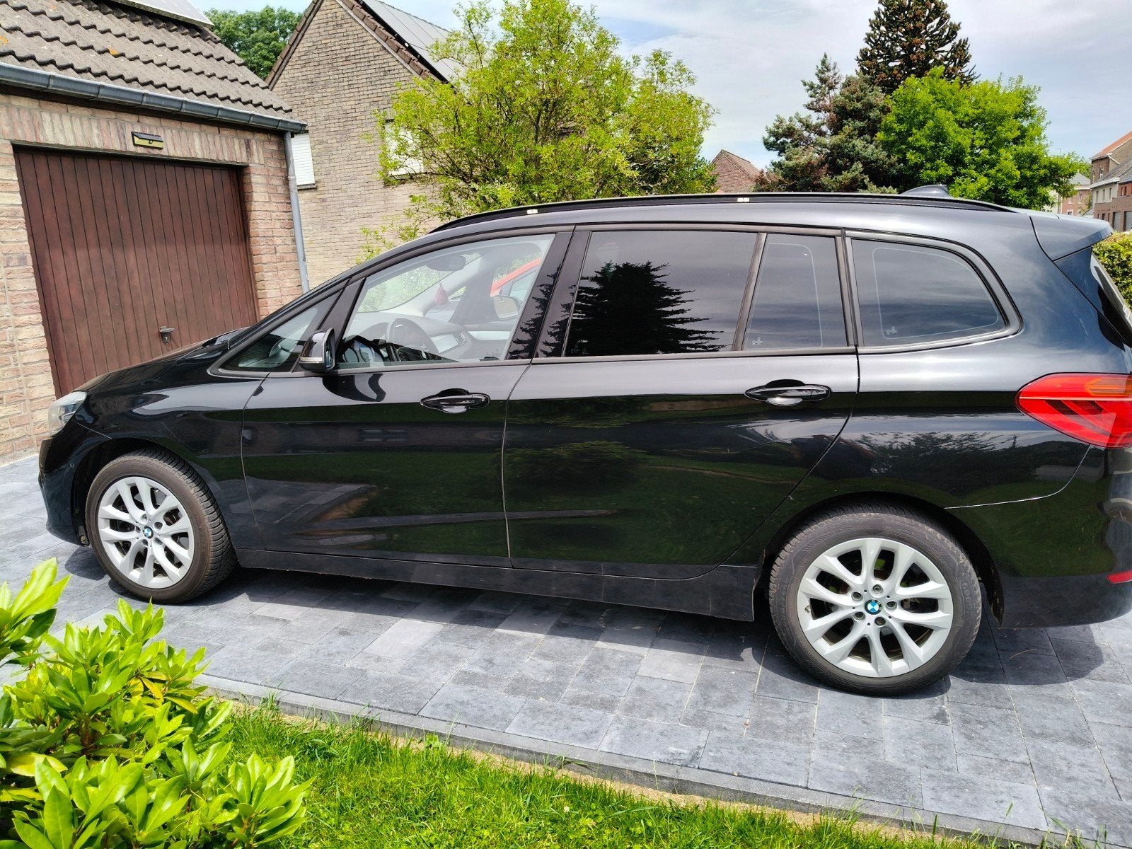 bmw 218d grand tourer, Auto's, Voorwielaandrijving, 1995 cc, Zwart, 5 deurs