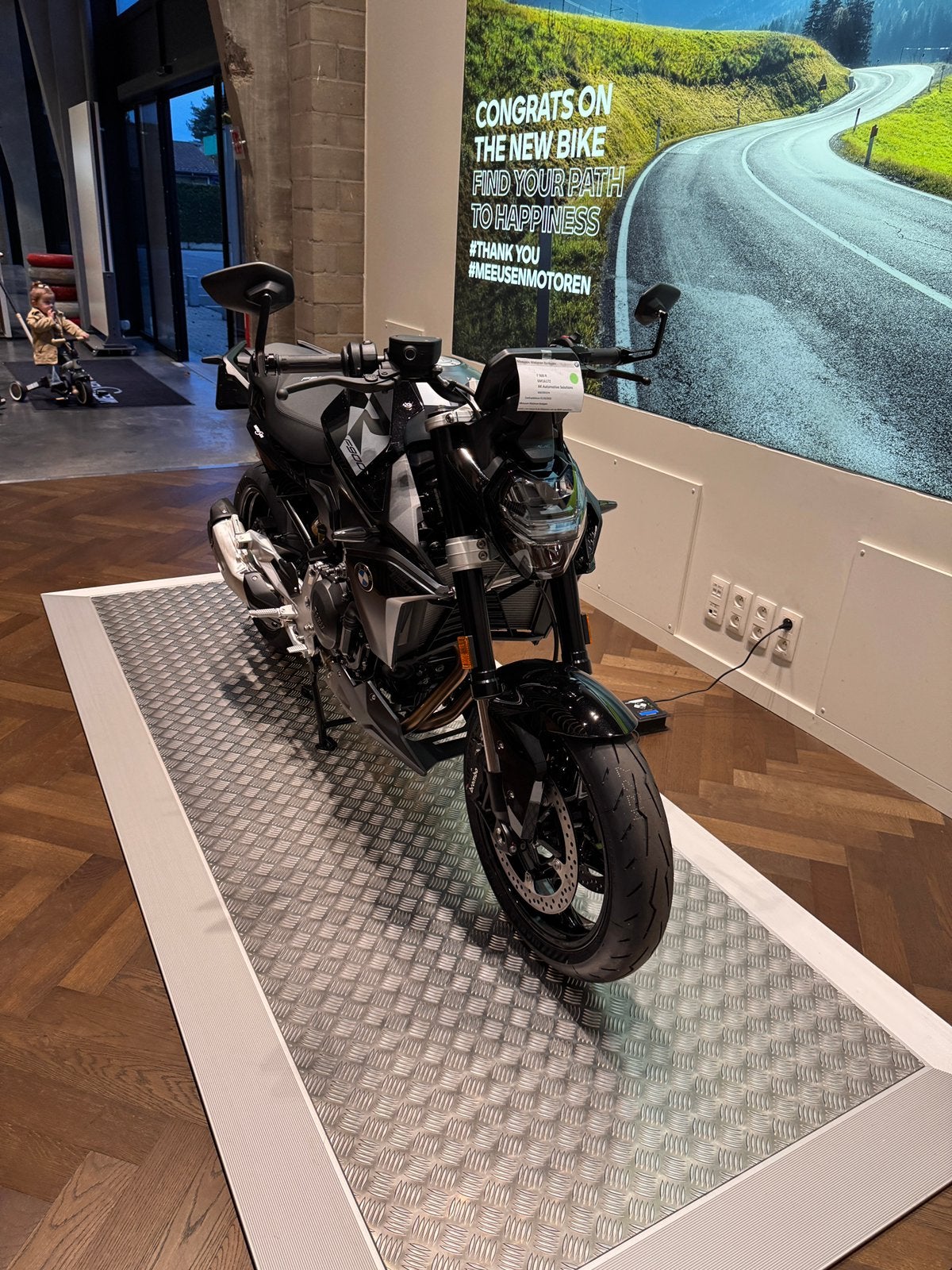 BMW F 900 R - Parfait état - Seulement 2 800 km, Motos, Particulier, Naked bike
