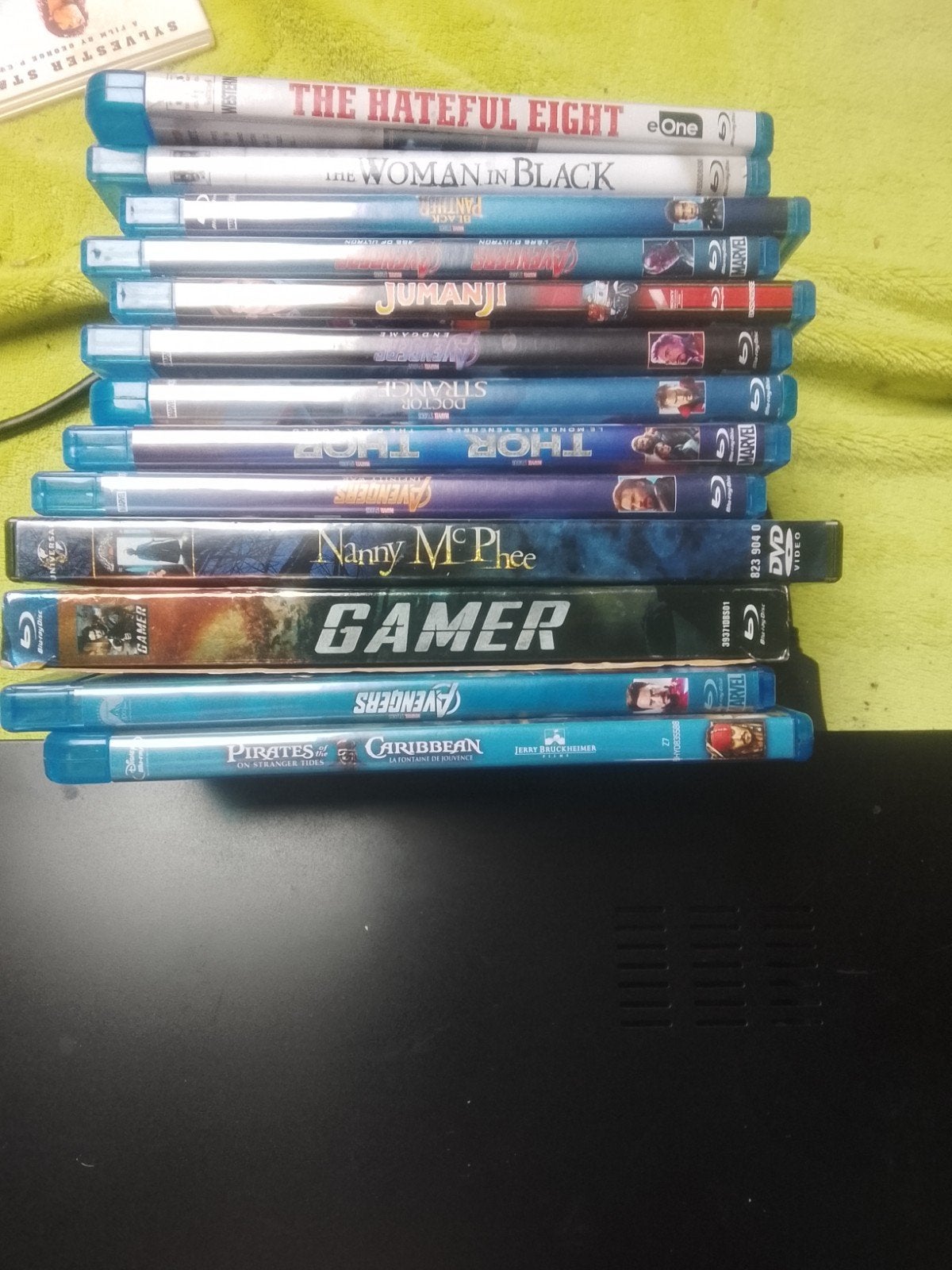 Blu ray speler met Blu ray films 14 films, CD & DVD, DVD | Films d'animation & Dessins animés, Enlèvement, Utilisé