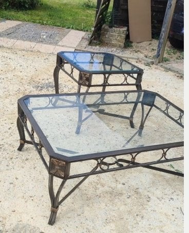2 tables de salon avec plateau en verre et pied en fer, Maison & Meubles, Enlèvement, Comme neuf, Verre
