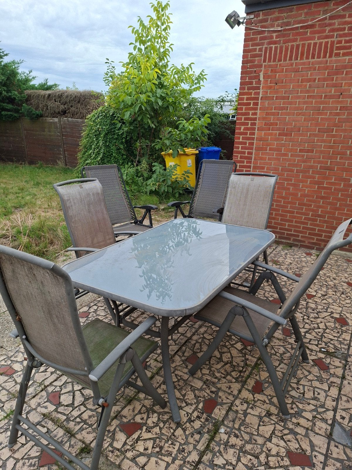 Tafel en stoelen voor buiten, Ophalen