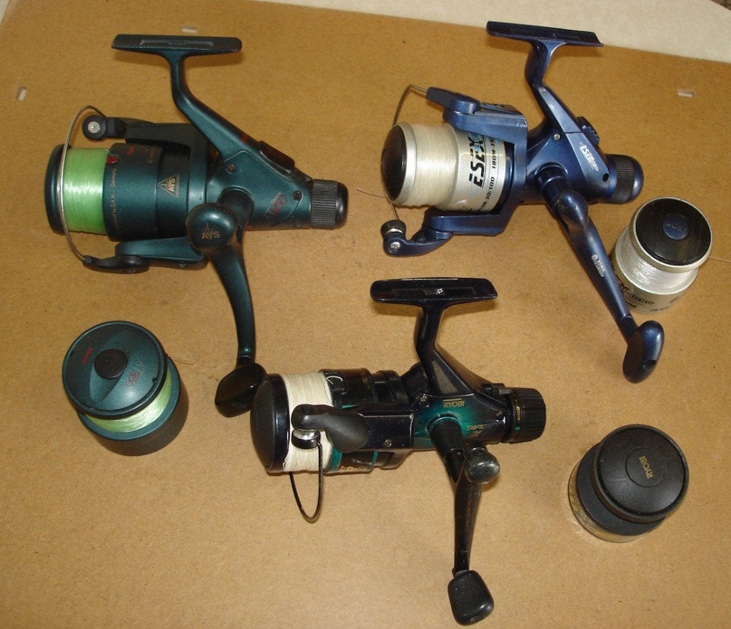3 moulinets de pêche avec 3 bobines de rechange., Enlèvement, Utilisé, Moulinet