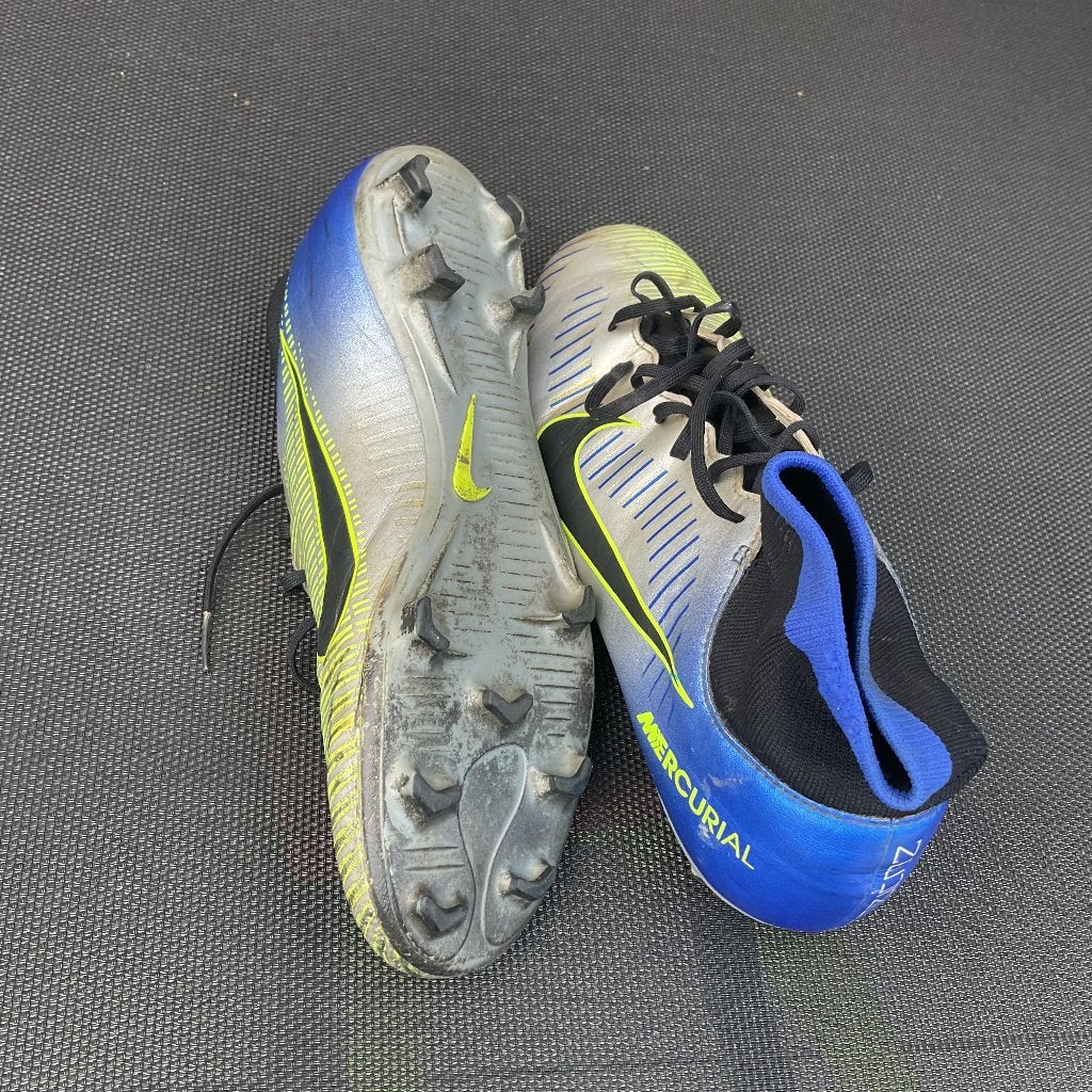 Chaussures de foot NIKE  MERCURIAL, Sports & Fitness, Football, Enlèvement, Chaussures