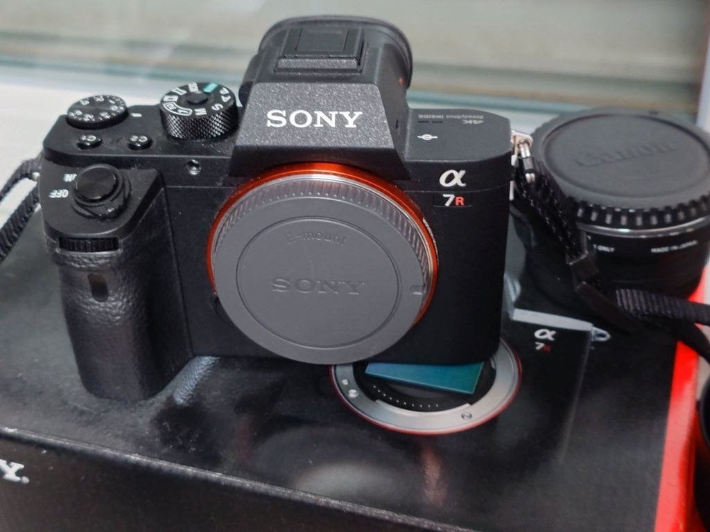 Sony Alpha A7 RII met 50mm f/1.8 objectief & toebehoren, Sony, Ophalen of Verzenden, Zo goed als nieuw, Zonnekap