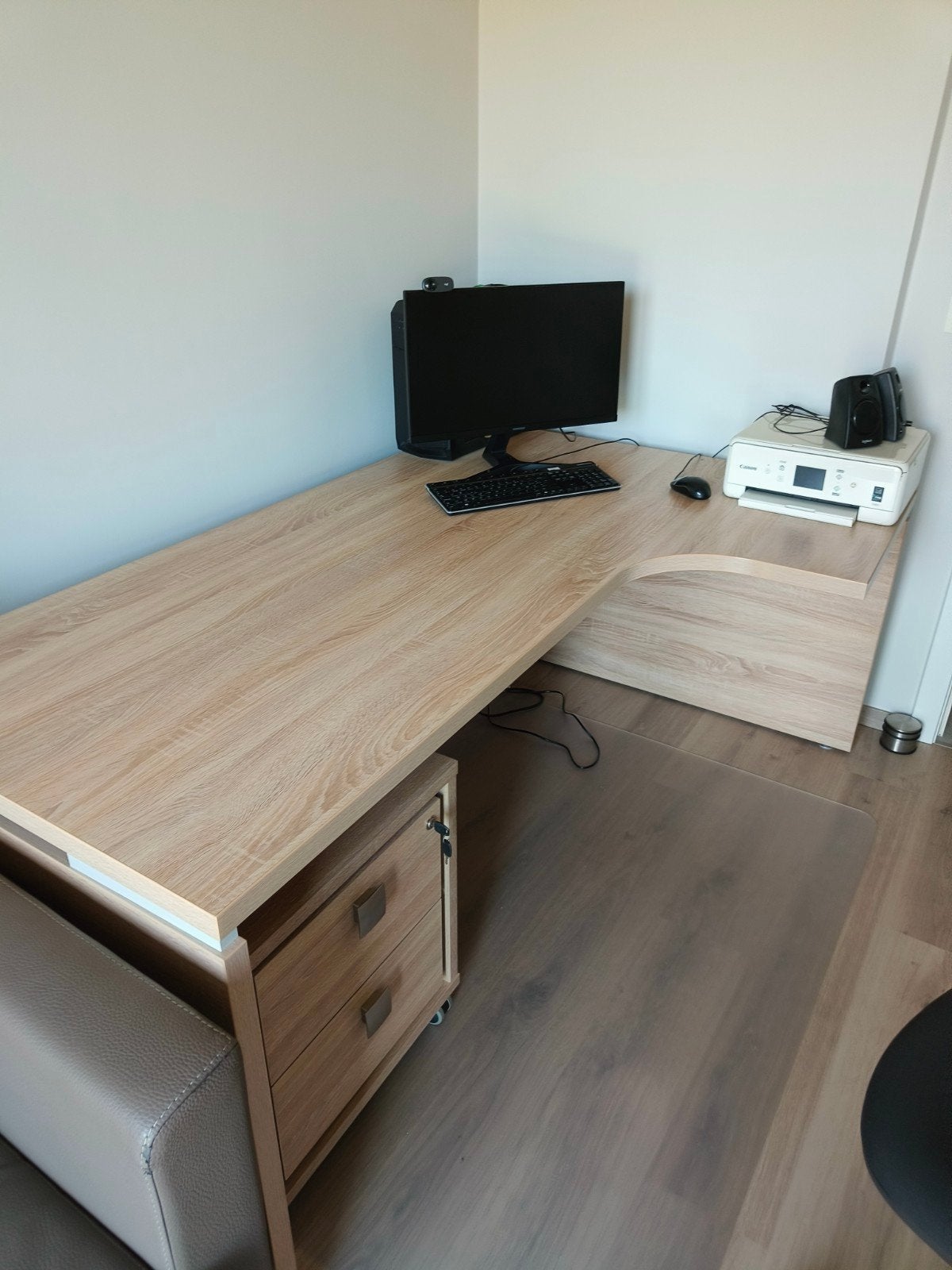 Hoekbureau en rollend onderkastje, Ophalen