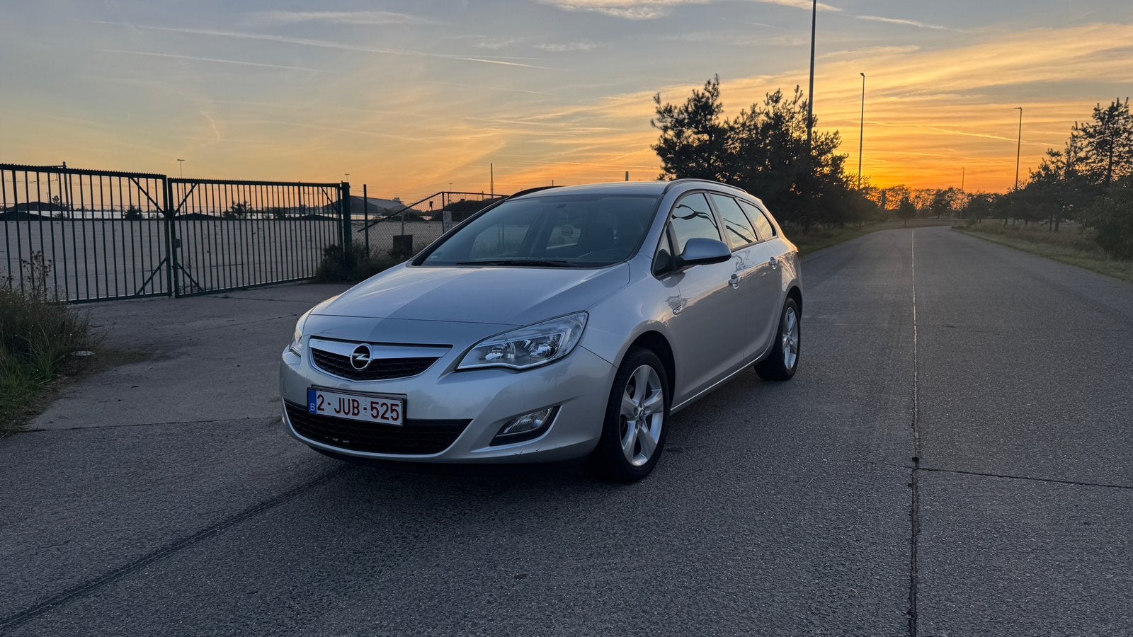 Opel Astra en excellent état, avec inspection, Carplay, Argent ou Gris, Achat, Euro 6, Noir