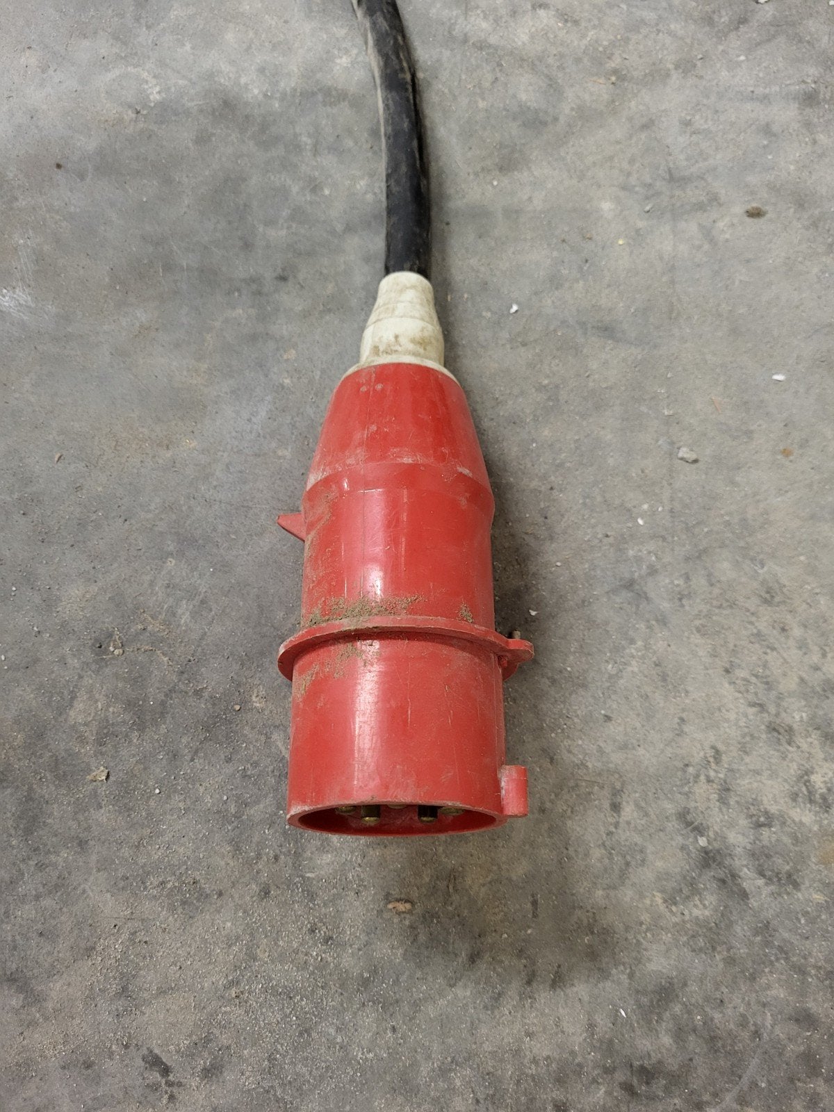 Elektriciteits omvormer/transformator, Doe-het-zelf en Bouw, Ophalen, Zo goed als nieuw, Omvormer