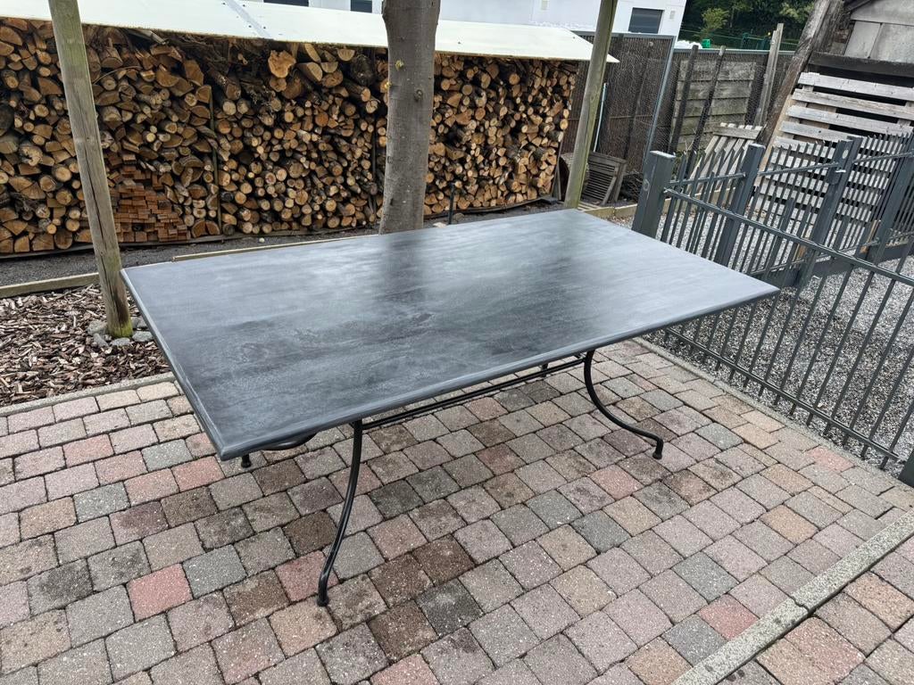 Composiete tafel met gietijzeren onderstel, Ophalen, Zo goed als nieuw