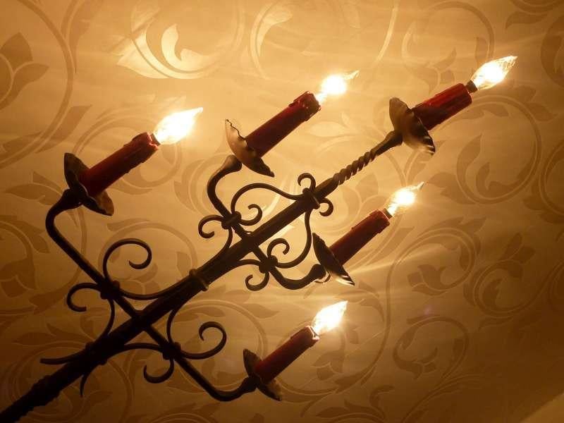 Middeleeuwse Ridders kandelaar op statief, Huis en Inrichting, Lampen | Vloerlampen, Gebruikt, Metaal, Ophalen