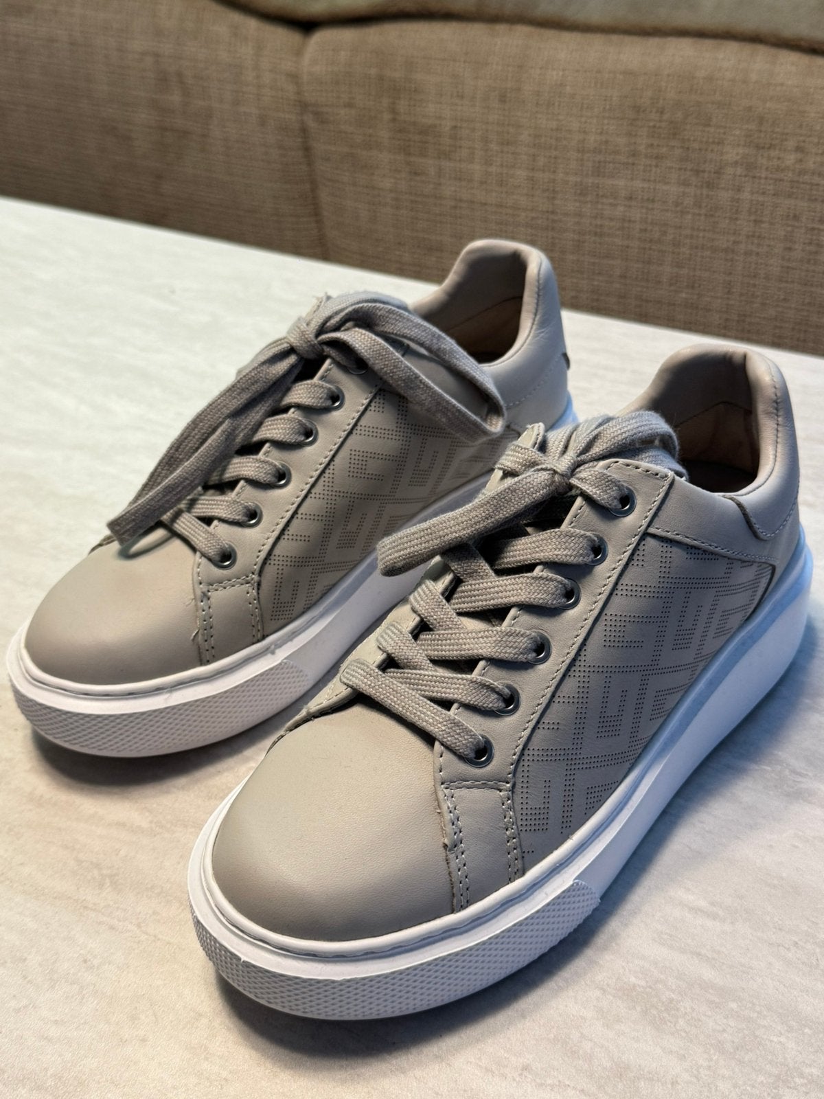 GUESS grijze schoenen, Enlèvement ou Envoi, Neuf