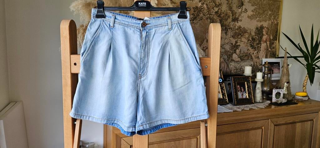 Short denim bleu délavé de la marque Diesel, Diesel, Porté, Taille 36 (S), Bleu