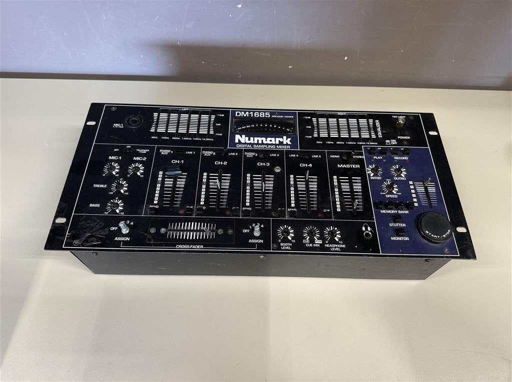 Numark Digital Sampling Mixer - DM1685 ongetest, Ophalen of Verzenden, Zo goed als nieuw