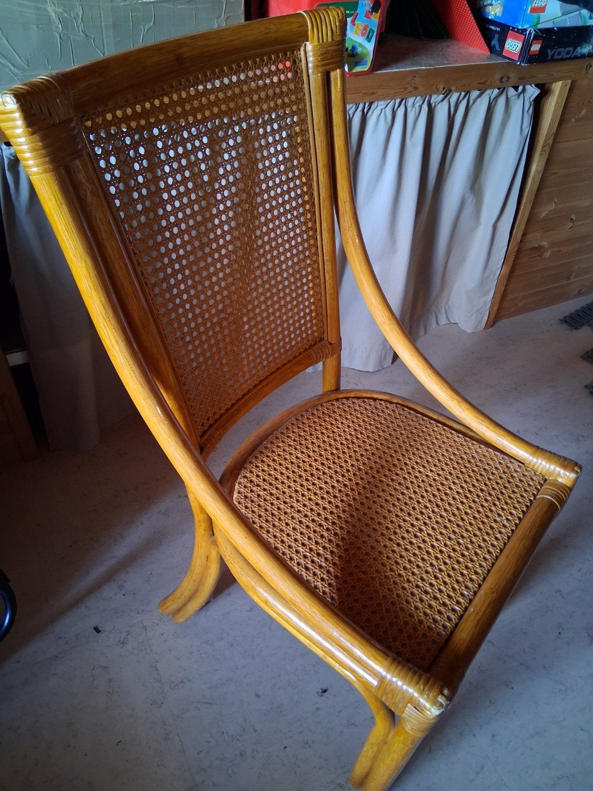 Table ronde en verre avec chaises en rotin., Enlèvement