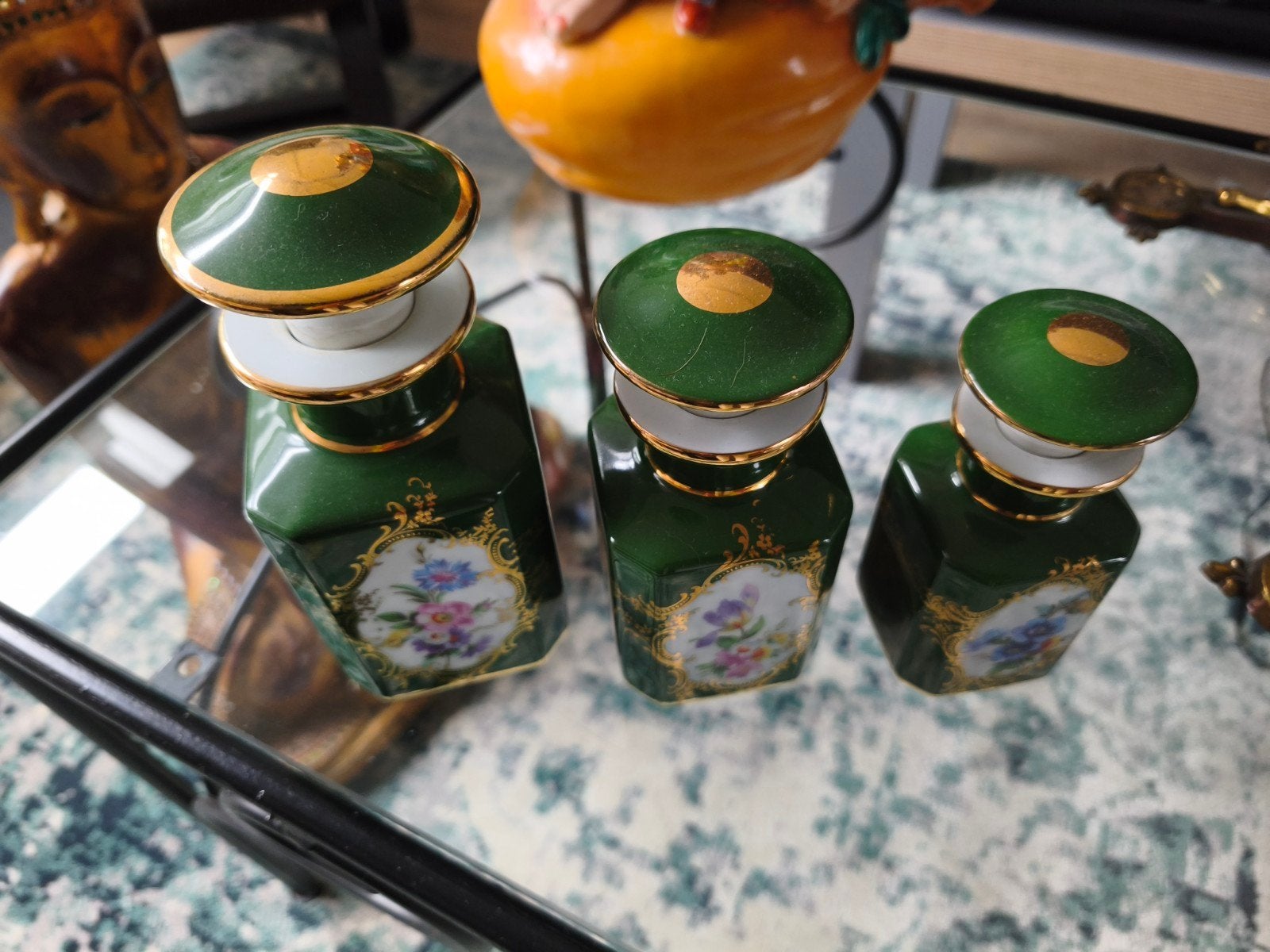A vendre 3 flacons vert en porcelaines de Limoges, Enlèvement