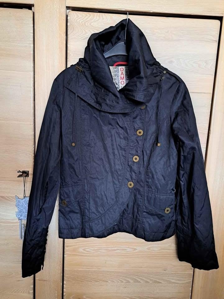 Damo outdoors, lichte jas, regenjas, 40, hoge kraag, Kleding | Dames, Maat 38/40 (M), Zwart, Ophalen of Verzenden, Zo goed als nieuw