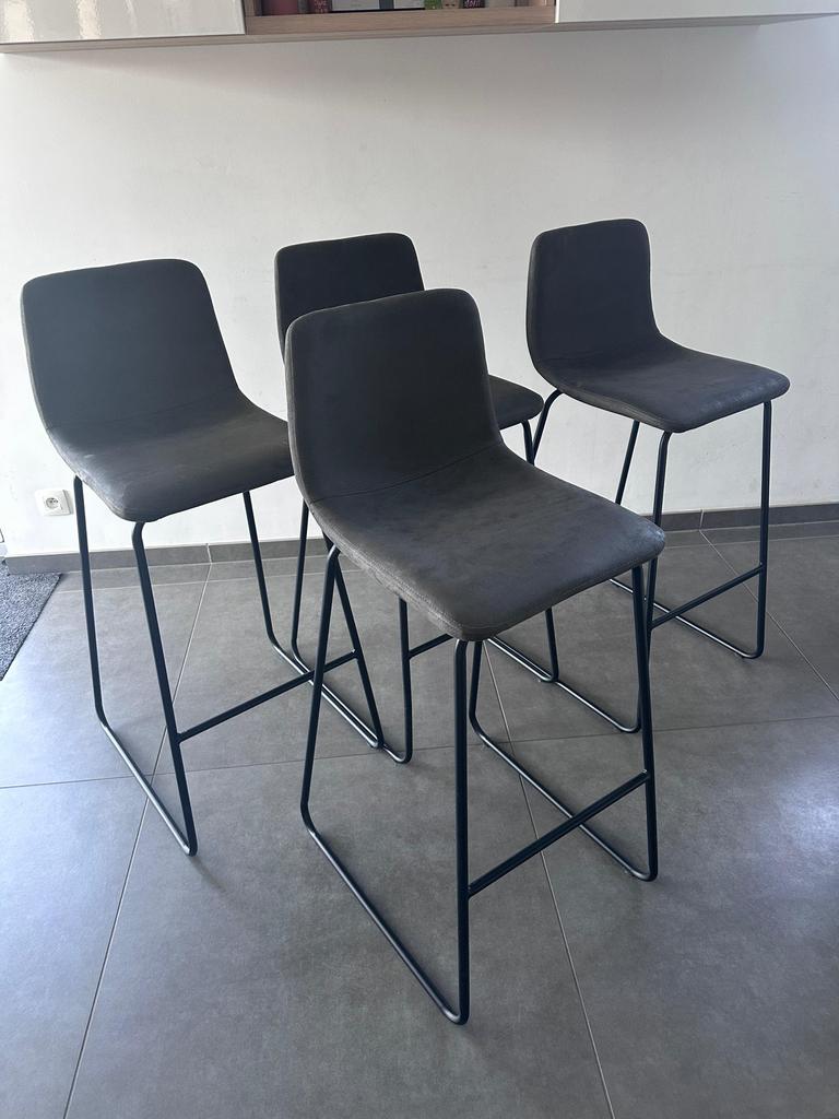Hoge barstoelen/barkruk (4stuks) in nieuwstaat, Huis en Inrichting, Barkrukken, Ophalen, Zo goed als nieuw, Metaal