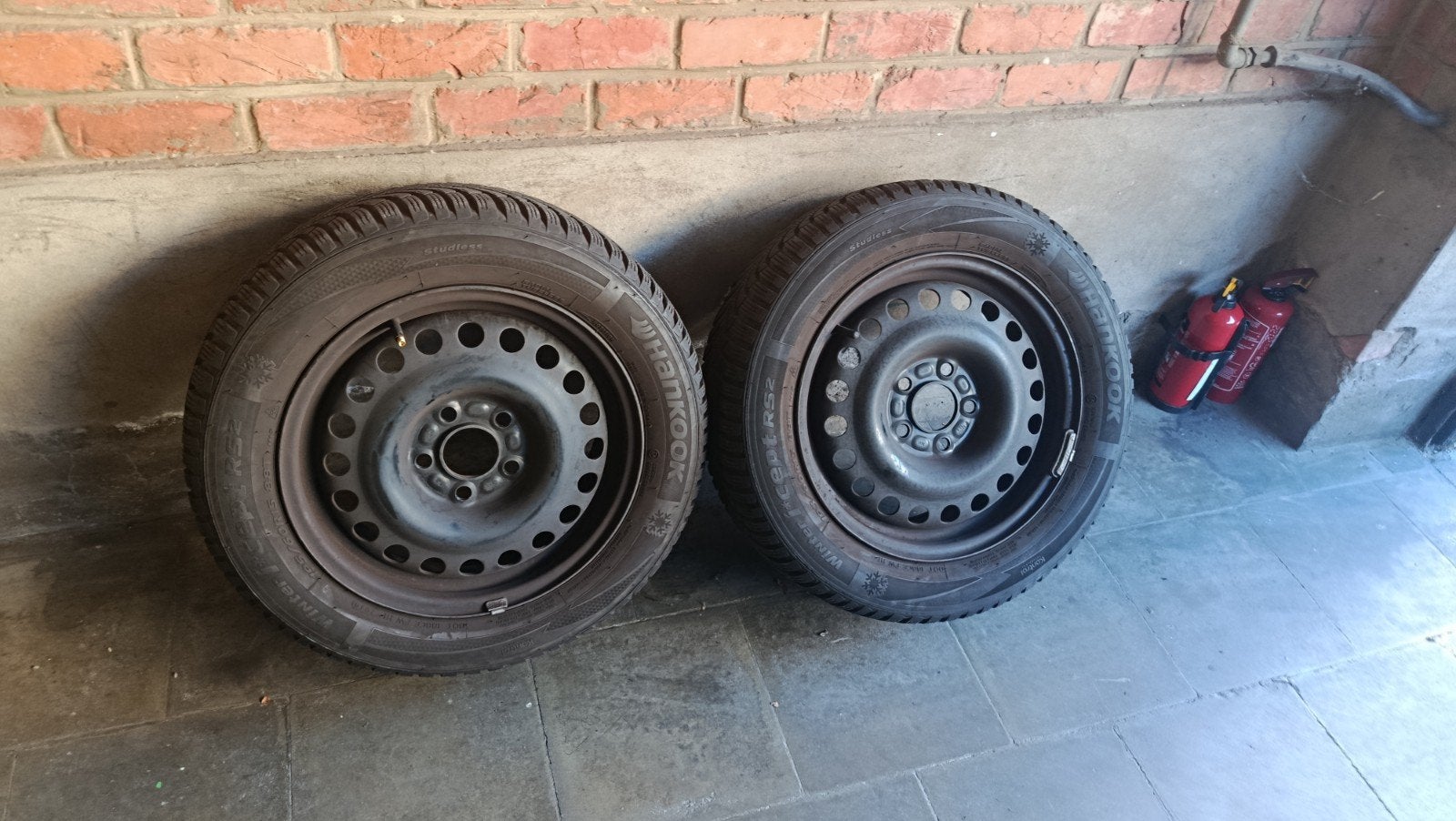 2 pneus et jantes ford focus fiesta hiver 195/60/15, Neuf, 15 pouces, Pneus hiver, Véhicule de tourisme