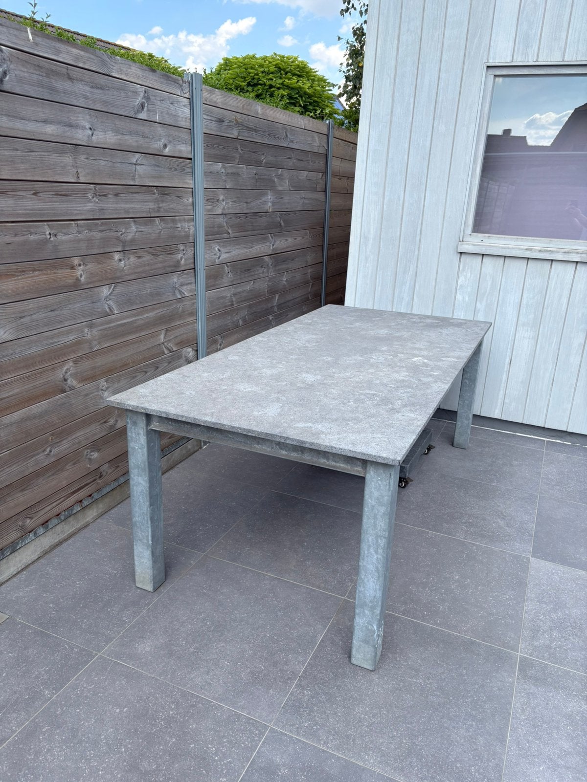 Stenen tuintafel, Ophalen, Zo goed als nieuw
