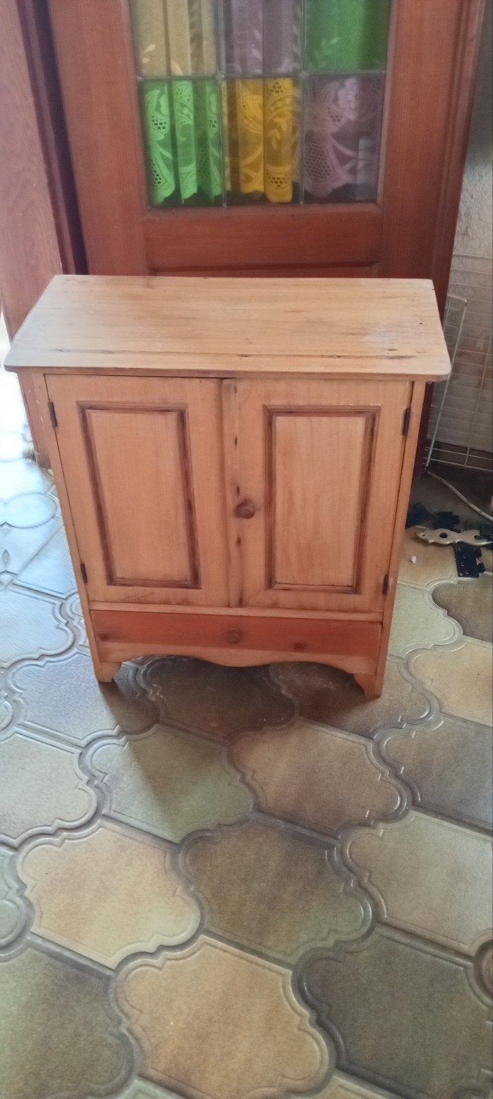 Petite armoire de poupée, Enlèvement