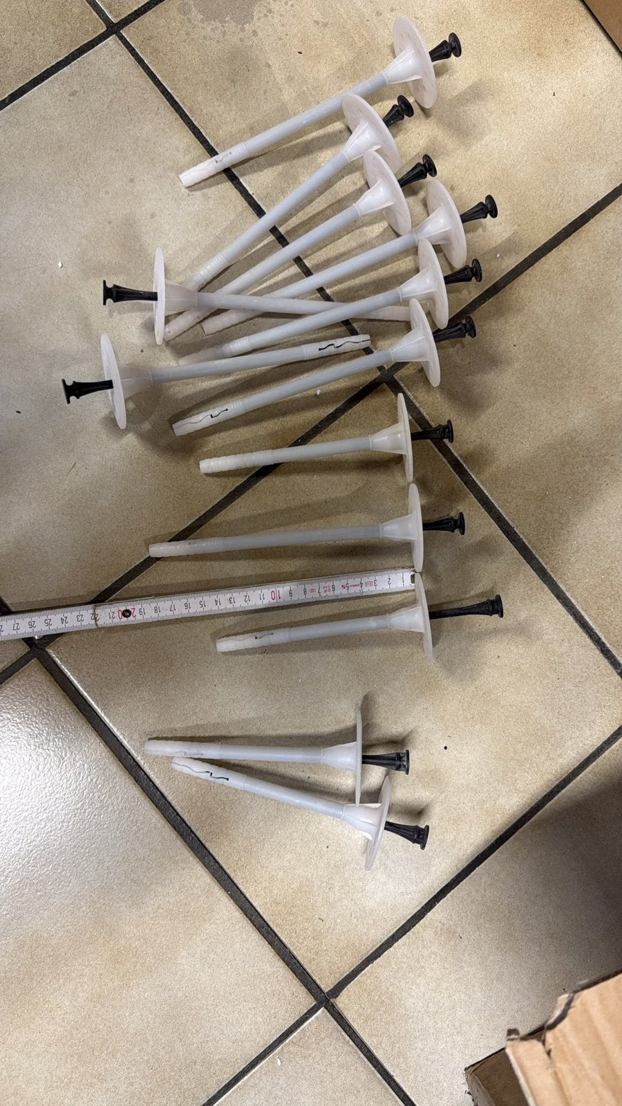Pluggen voor isolatie 13 stuks, Doe-het-zelf en Bouw, Ophalen, Zo goed als nieuw