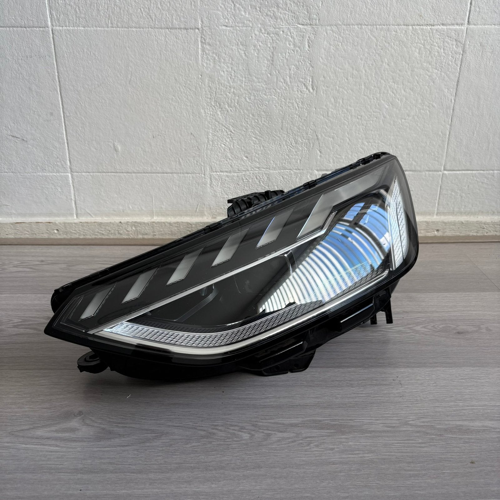 AUDI A4 S4 B9 FACELIFT MATRIX LED KOPLAMP LINKS 8W0941035E, Autos : Pièces & Accessoires, Éclairage, Enlèvement ou Envoi