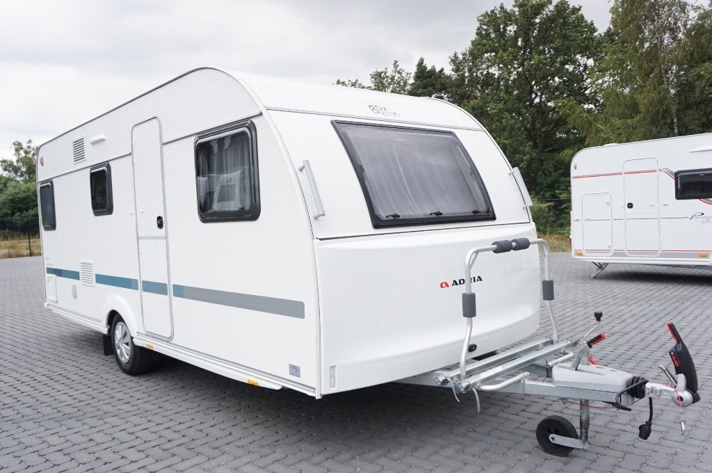 Belle Adria pour 6 pers.avec climatisation, auvent, porte-vé, Entreprise, Jusqu'à 6, Airco, Lit transversal