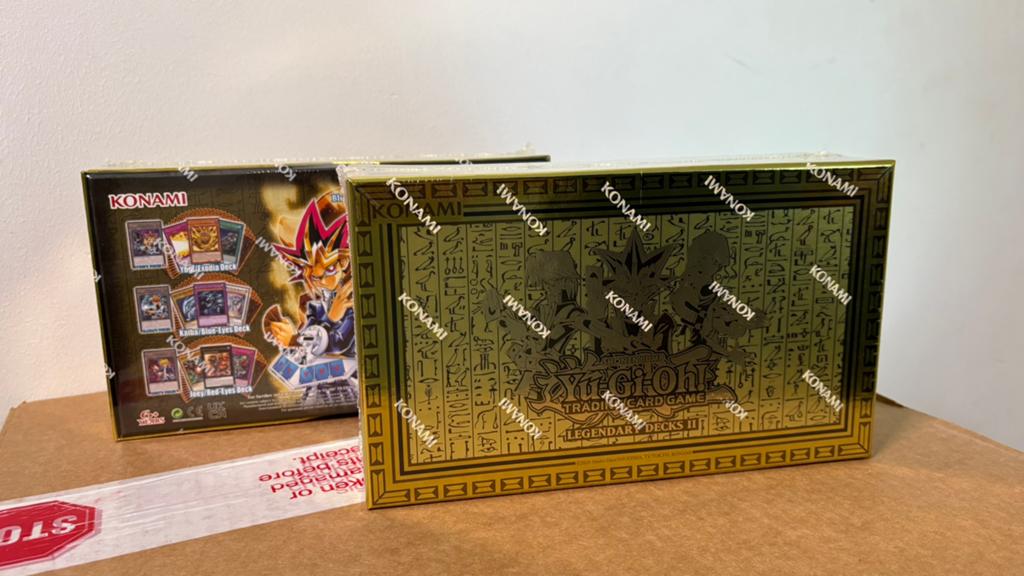 Yu-Gi-Oh! Sealed Tripple Deck Box!, Ophalen of Verzenden, Zo goed als nieuw, Speeldeck, Foil