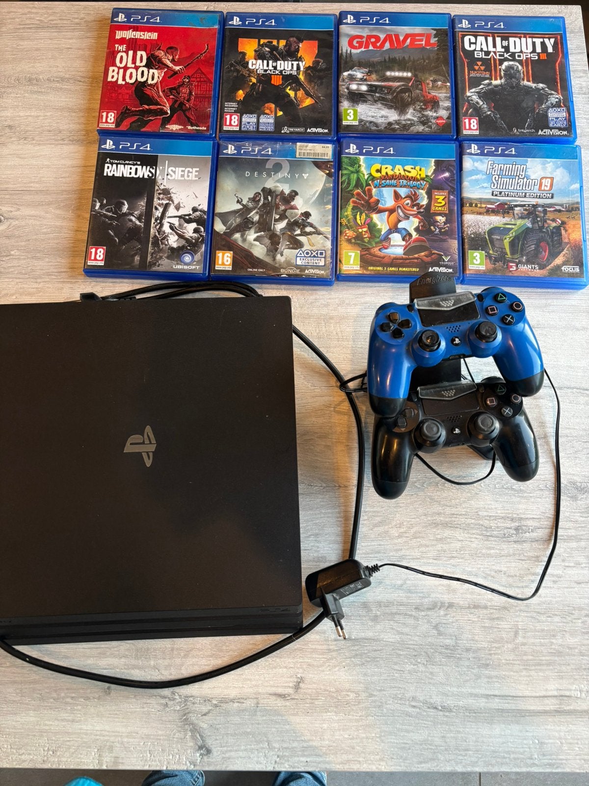 Ps4 Pro 1TB, Games en Spelcomputers, Ophalen, Met 2 controllers, 1 TB, Pro