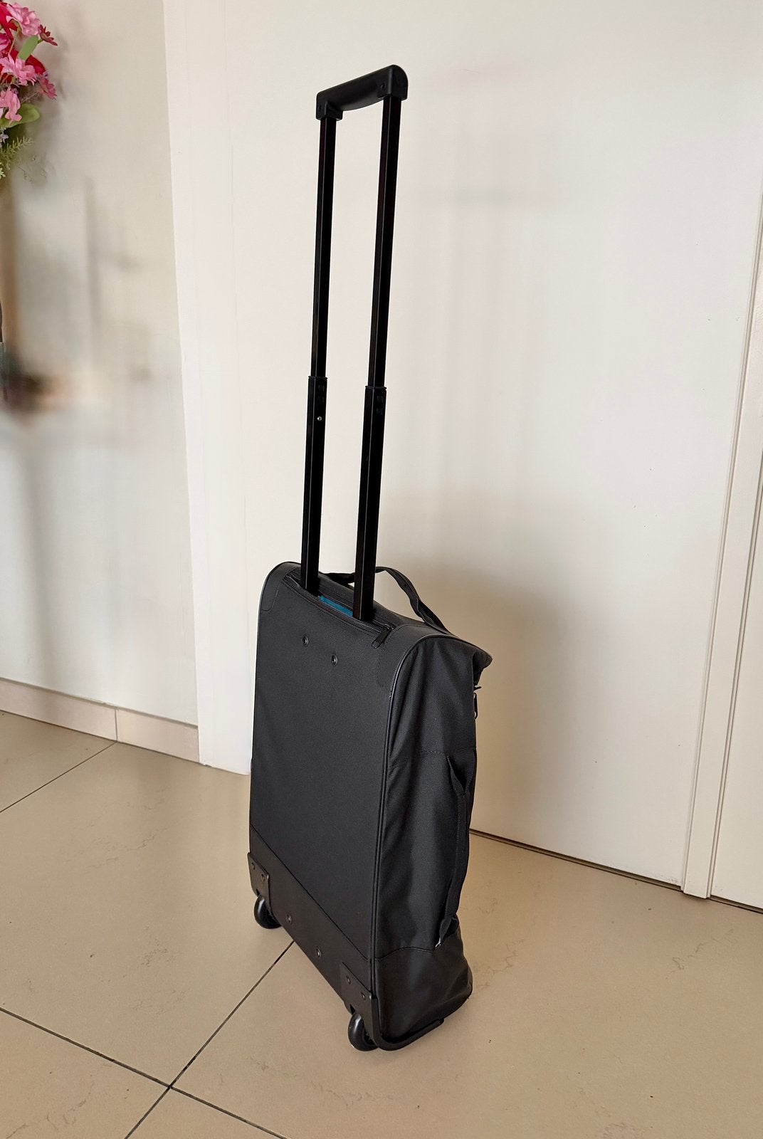 Kleine trolly koffer met uitschuifbaar handvat Op wieltjes., Ophalen, Zo goed als nieuw, Zwart, Wieltjes