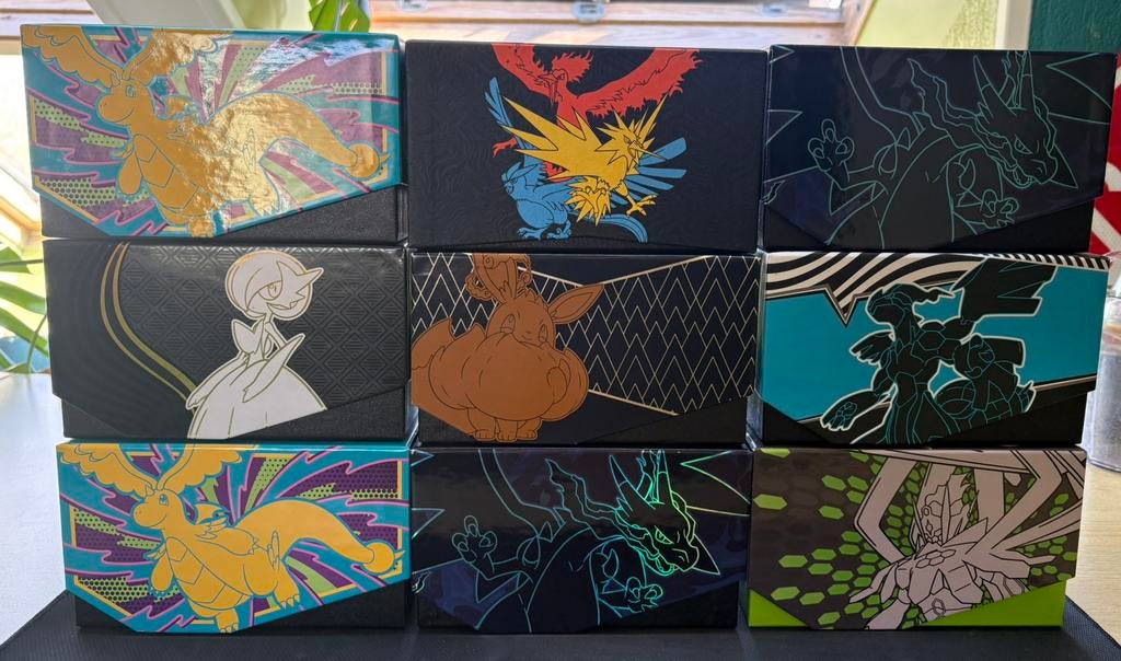 Pokémon kaarten – 1000 stuks per doos + sleeves, Hobby en Vrije tijd, Ophalen of Verzenden, Nieuw, Meerdere kaarten, Foil