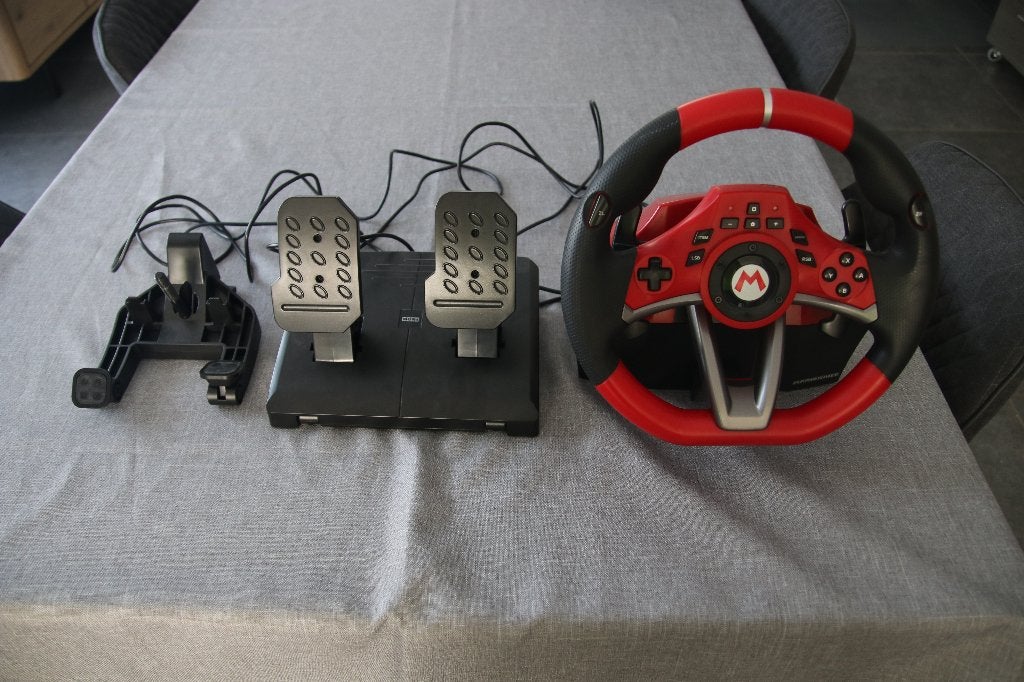 Hori — Volant de course Mario Kart Deluxe Pro, Enlèvement, Comme neuf, Switch, Volant ou Accessoire de sport