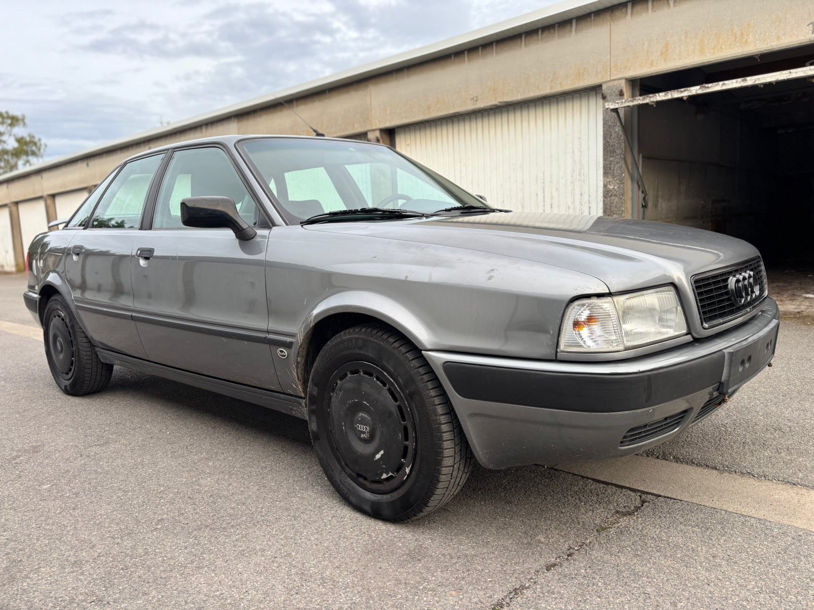 Audi 80 - 1.6 Essence - 269 000 Km - Voiture ancienne, Argent ou Gris, Achat, Noir, 5 portes