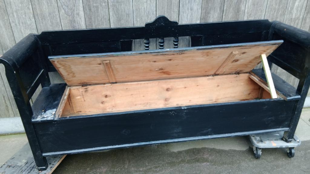 Antieke houten zitbank, Enlèvement