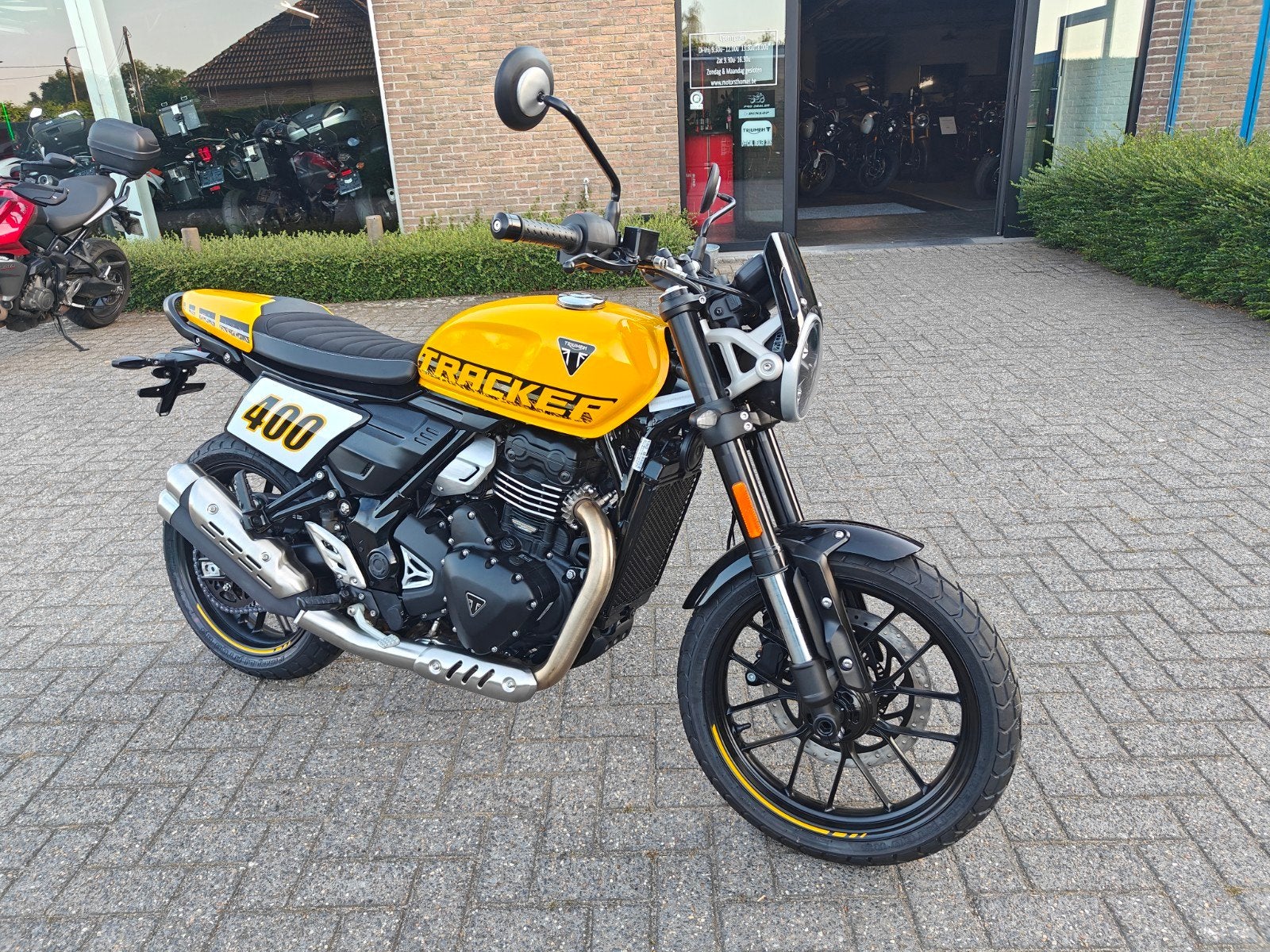 Triumph Tracker 400 2026 nieuw, Motoren, 400 cc, Nieuw, Bedrijf, Minimaal motorrijbewijs A2