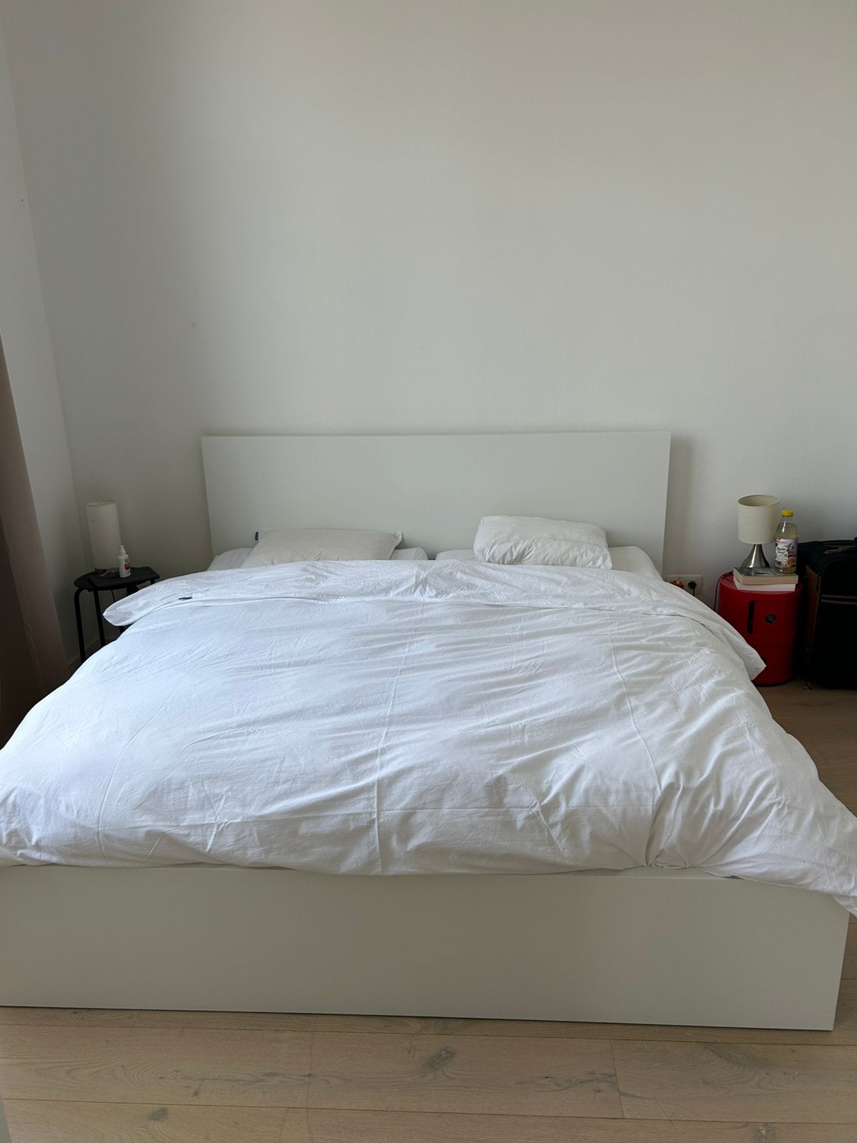 Wit bedframe, Huis en Inrichting, Slaapkamer | Bedden, Ophalen, Wit, Tweepersoons, Zo goed als nieuw