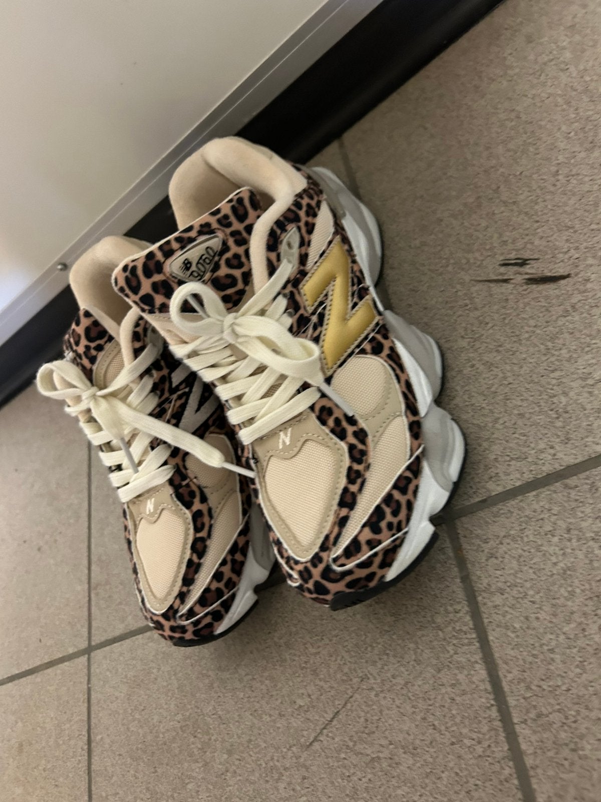 New Balance 9060 "Leopard" – Maat 39.5 – ZGAT (1x gedragen), Kleding | Dames, Ophalen of Verzenden, Nieuw, Sneakers