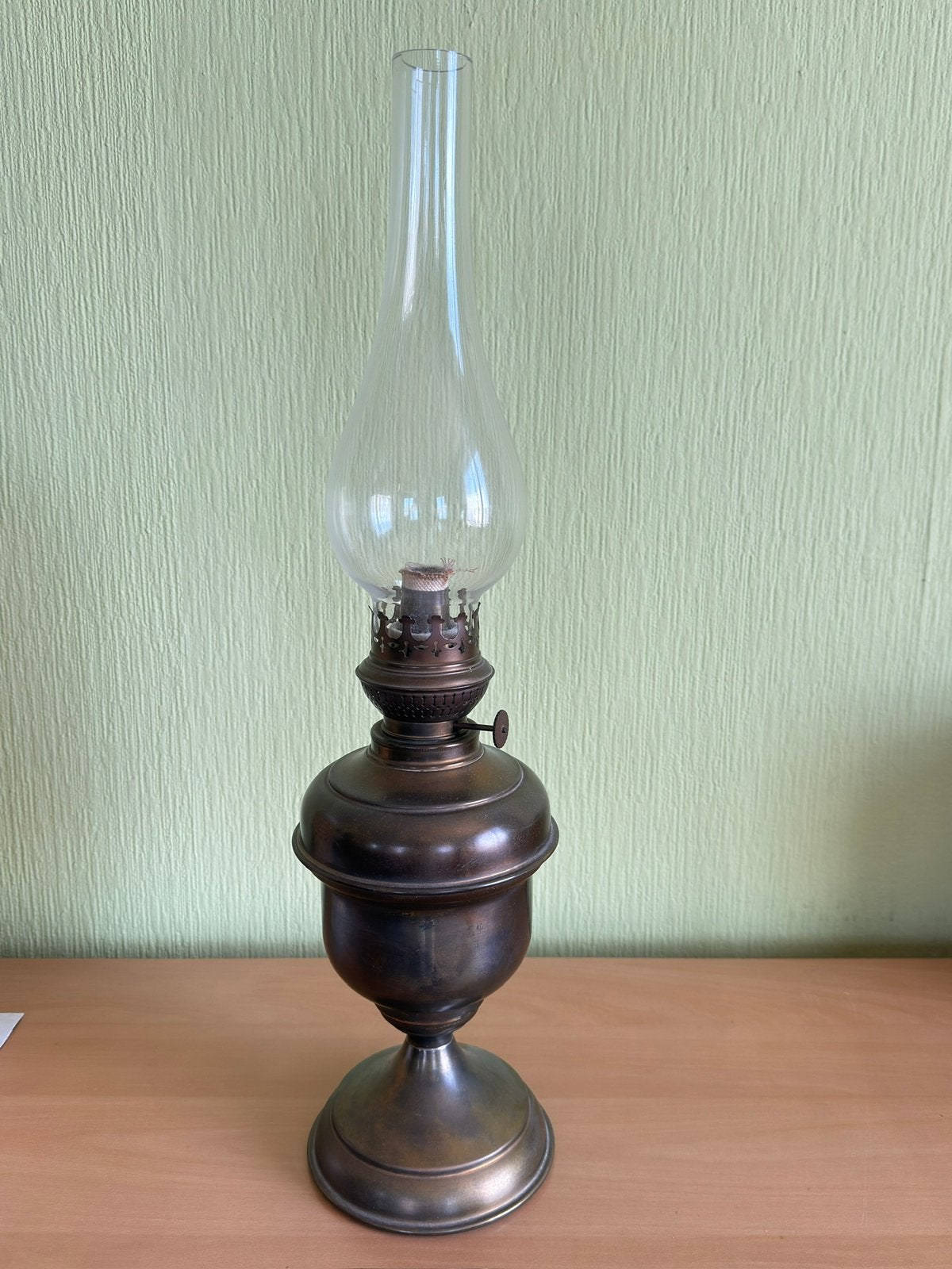 Lampe à pétrole ancienne en laiton vieilli, Antiquités & Art, Enlèvement ou Envoi