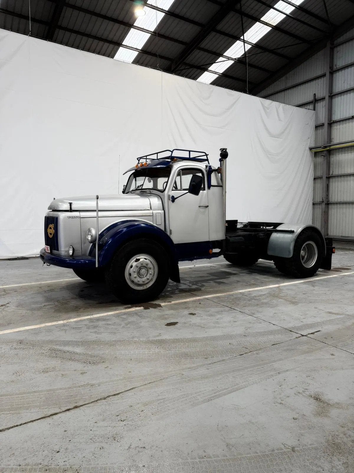 Volvo L 485 Oldtimer (année de construction 1960), Autos, Camions, Argent ou Gris, Achat, Entreprise, Boîte manuelle