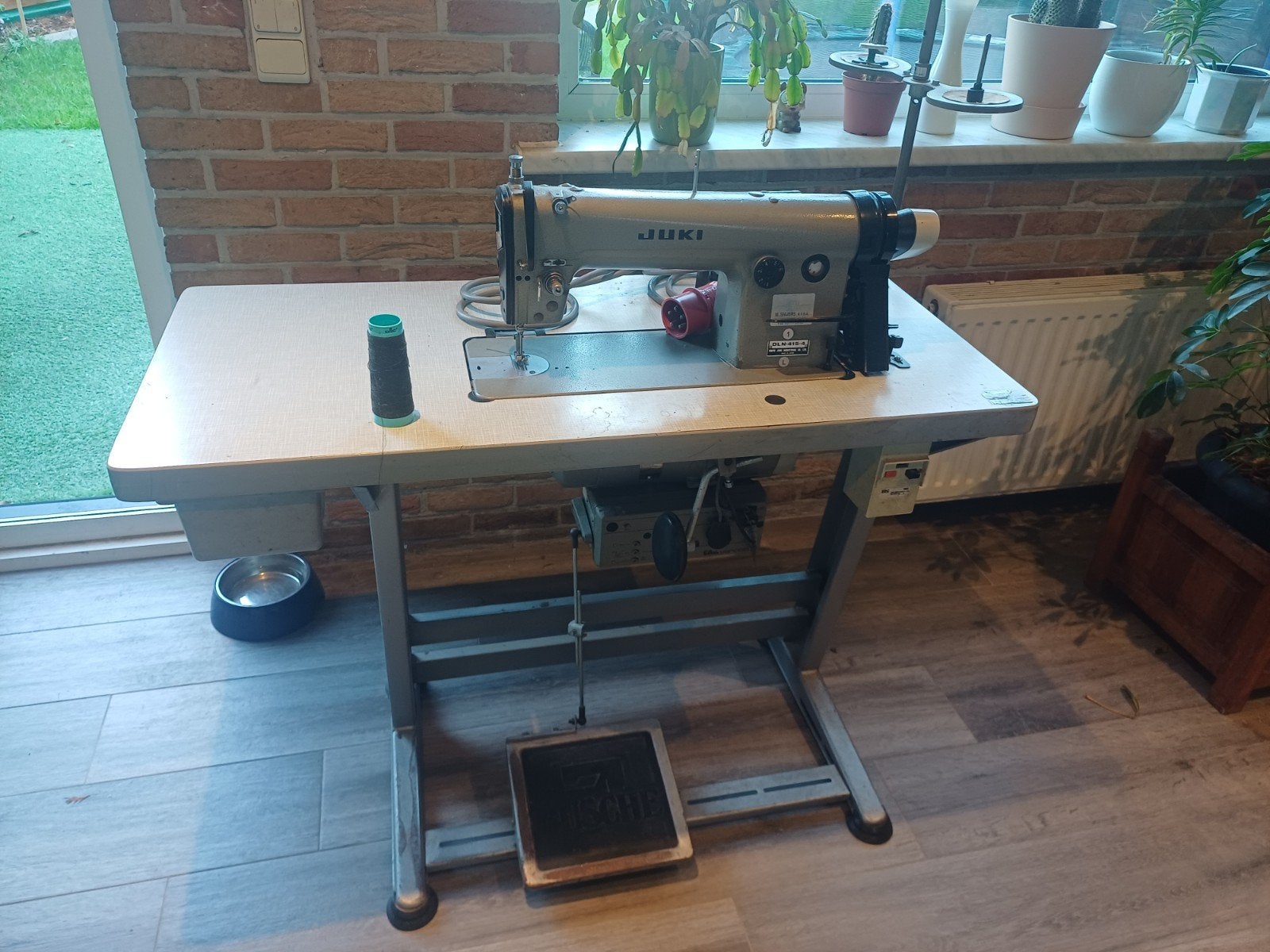 JUKI naaimachine DLN-415-4 – Efka Variostop, Ophalen