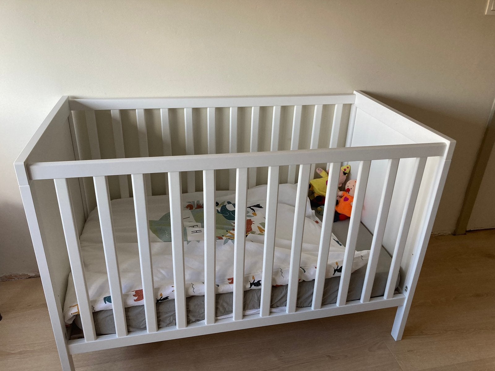 Babybed ikea 60x120cm - incl matras, Ophalen, Zo goed als nieuw