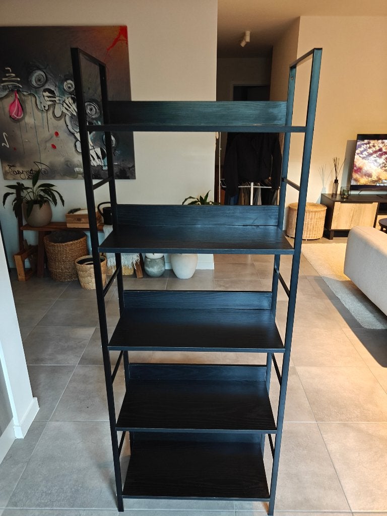 Zwart opbergrek / boekenrek – stevige en moderne uitstraling, Ophalen, Met plank(en), 50 tot 100 cm, Zo goed als nieuw