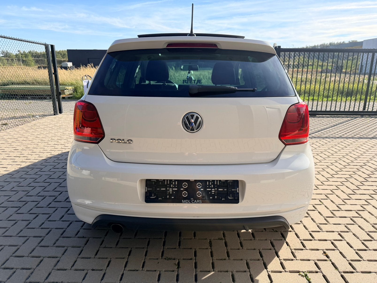 VW Polo 1.4 Benzine R - Line - Pano - Zetelverwarming, Stof, Zwart, Wit, Bedrijf