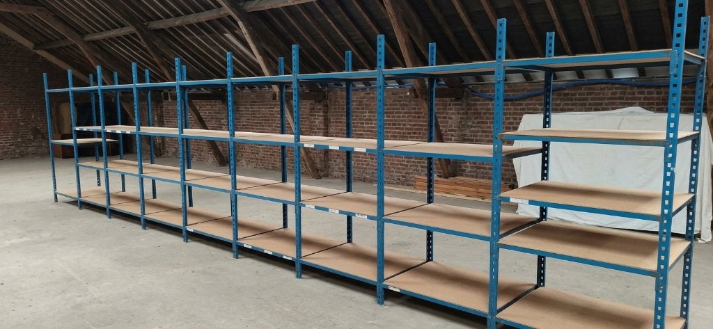 Planken met metalen rekken, Ophalen