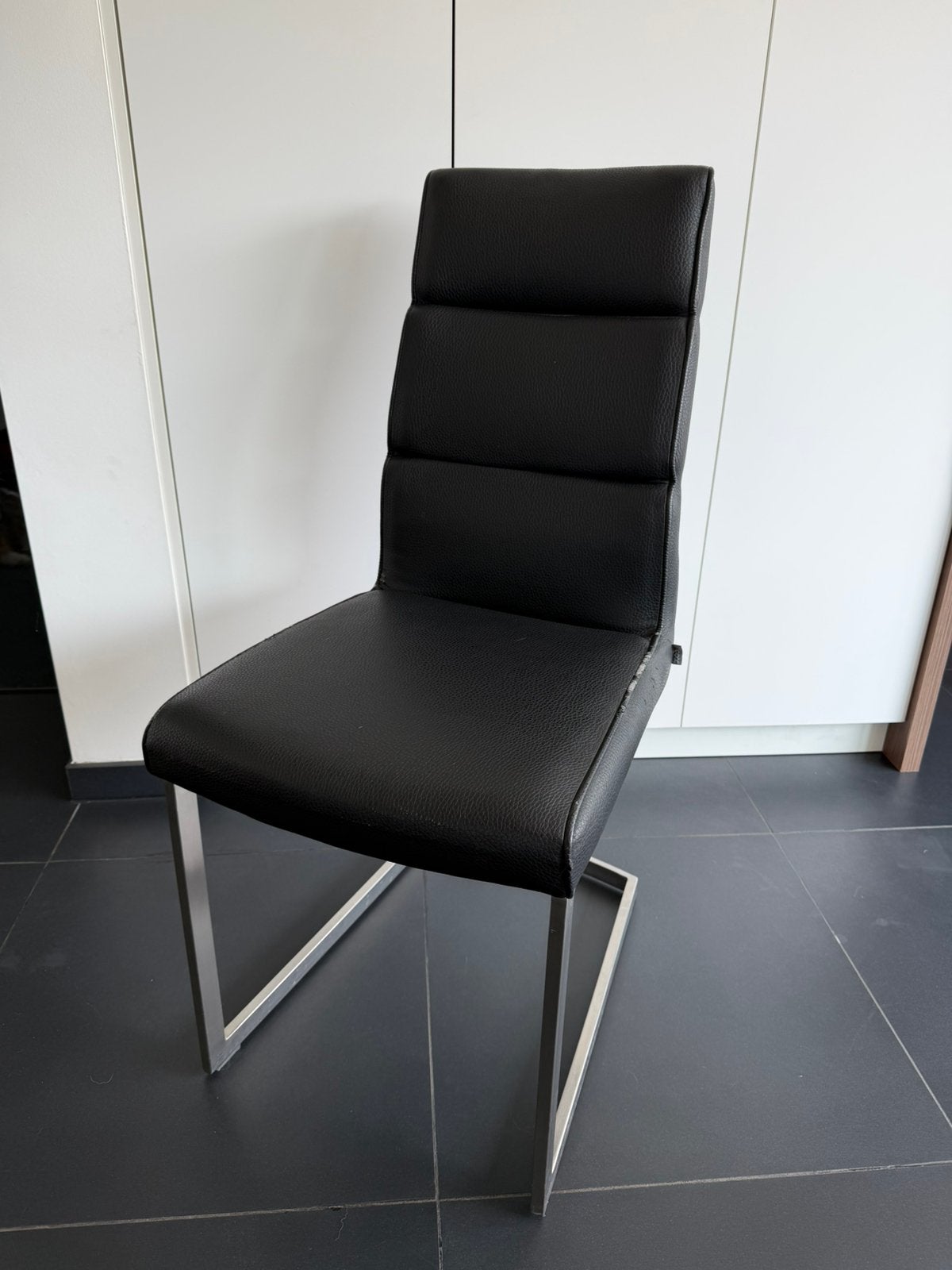 GRATIS: 8 stoelen van merk Xooon, Huis en Inrichting, Ophalen, Gebruikt, Zwart, Vijf, Zes of meer stoelen
