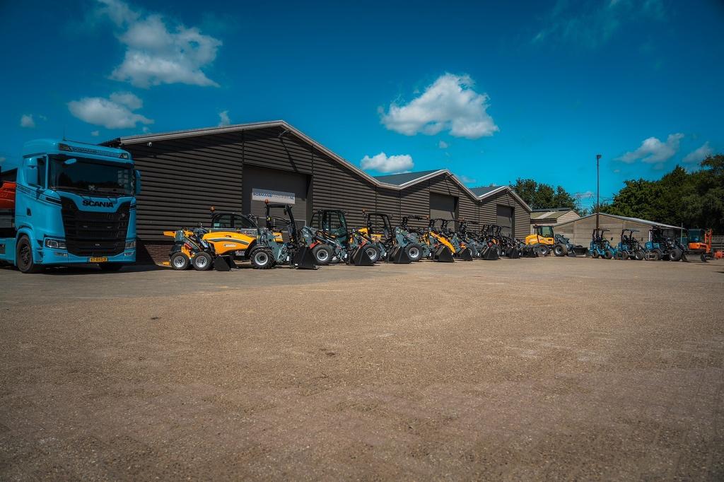 Giant G2700 HD + minishovel / kniklader 2025, Tobroco, Info@tobroco.nl, Sprendlingenstraat 57
5061 KM  Oisterwijk, NL, Wiellader of Shovel