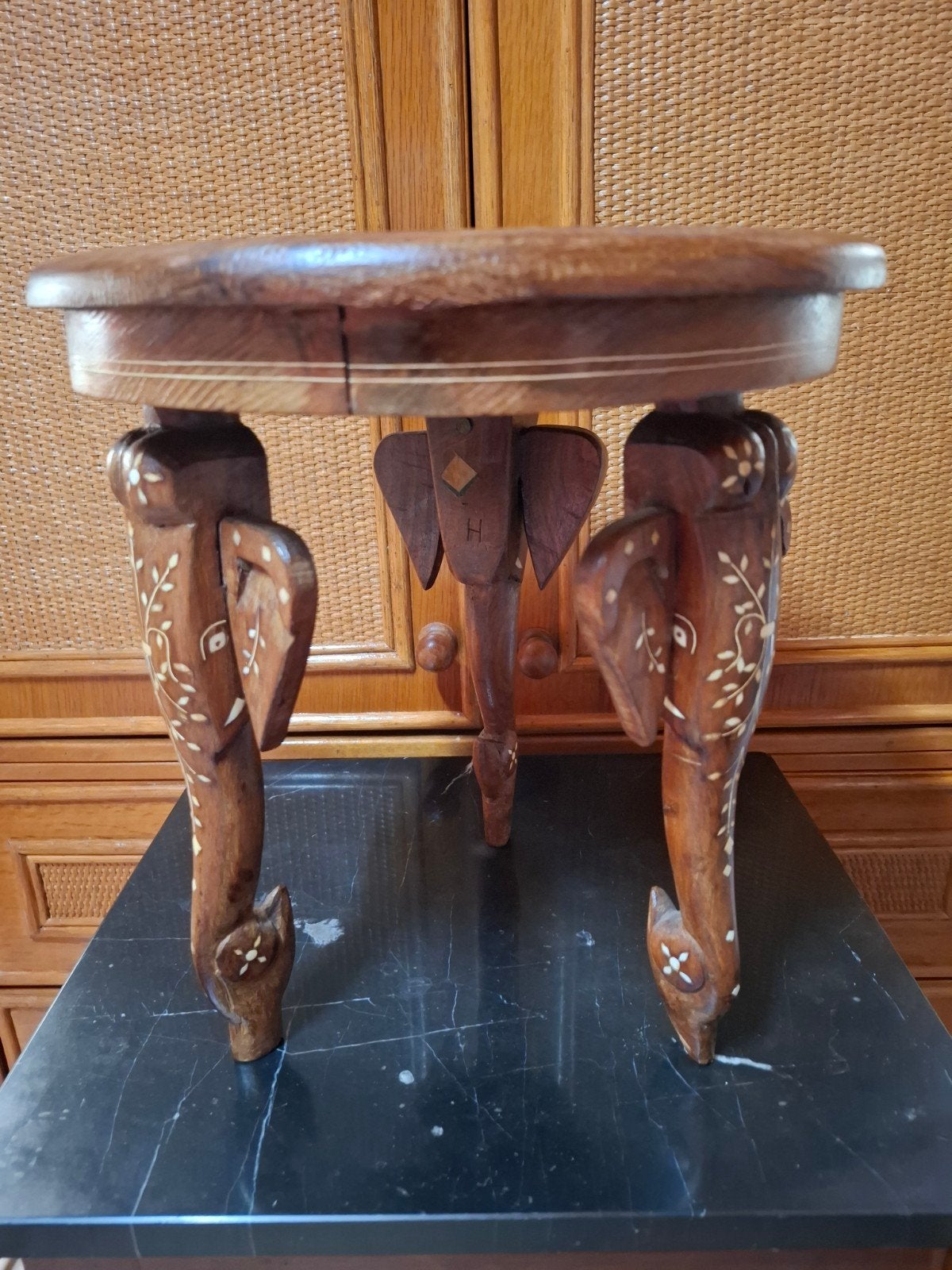 Petite table d'appoint indienne artisanale – Décor éléphants, Enlèvement