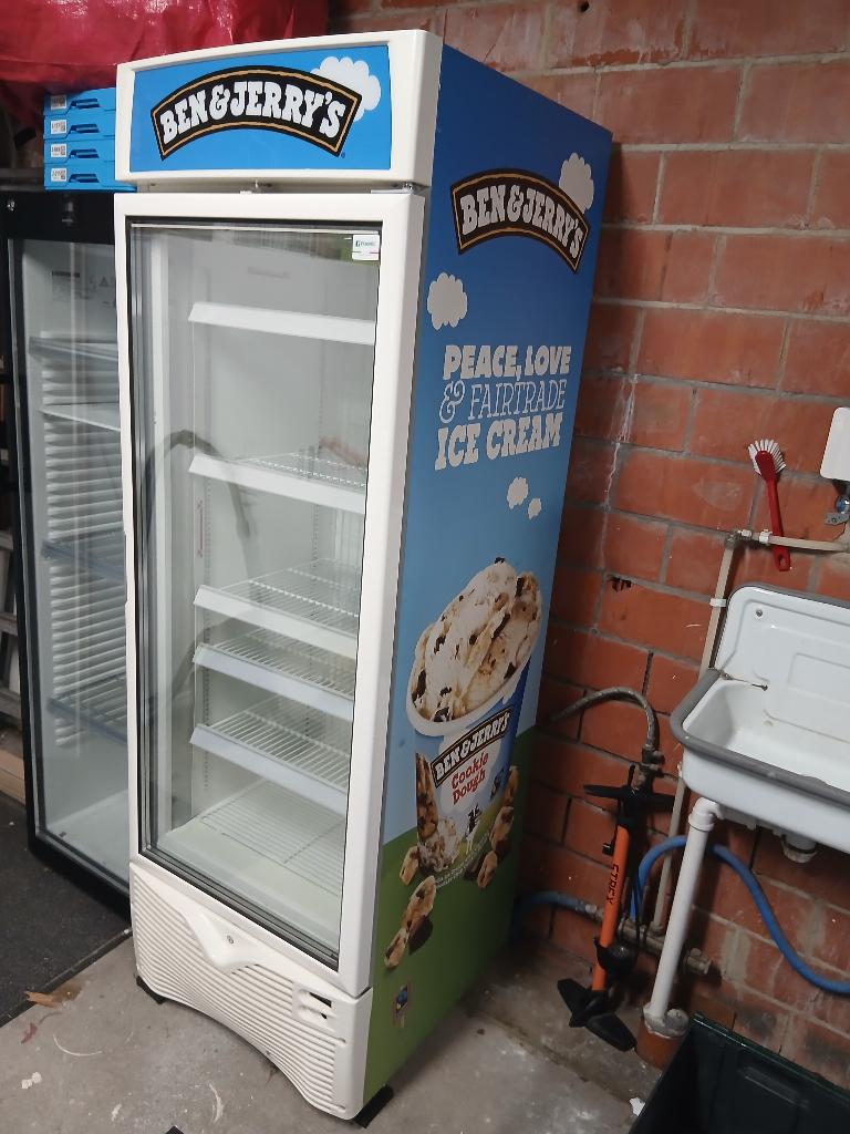 Te koop: Ben & Jerry's display diepvriezen – blikvanger!, Elektronische apparatuur, Vriezers en Diepvrieskisten, Gebruikt, 160 cm of meer